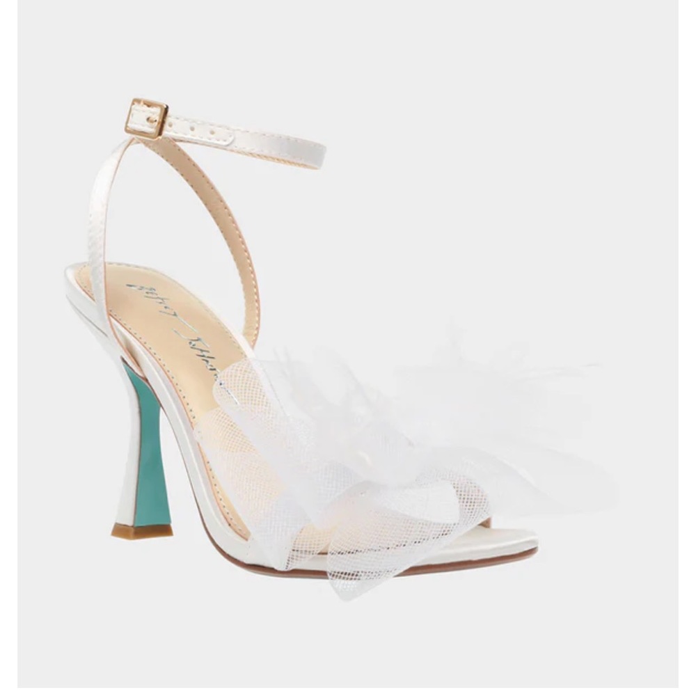 Betsey Johnson SB-LYLLA IVORY Feather Bow Heels Size 9